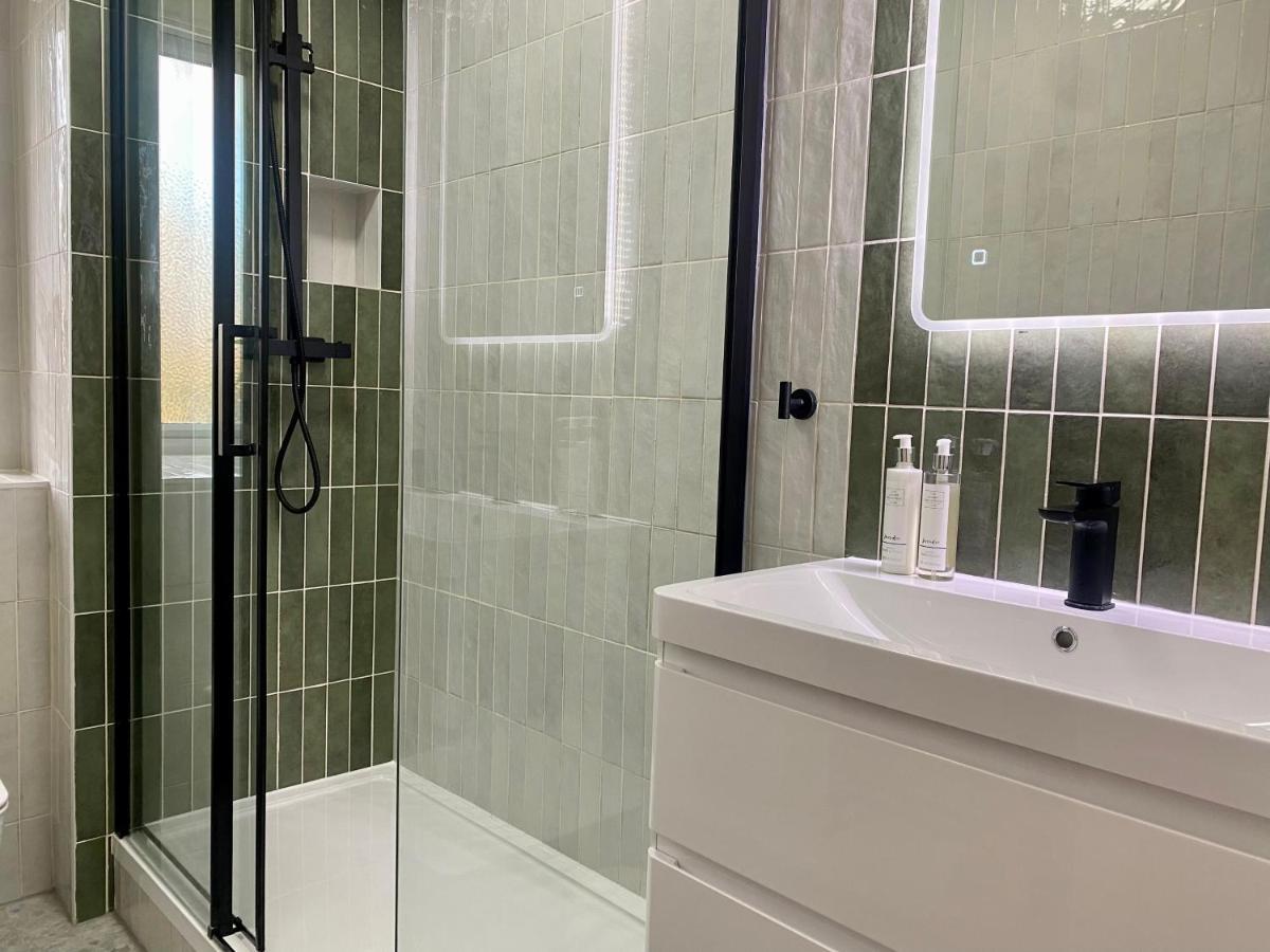 Newly Refurbished 2 Bedroom Apartment In South London Exterior foto
